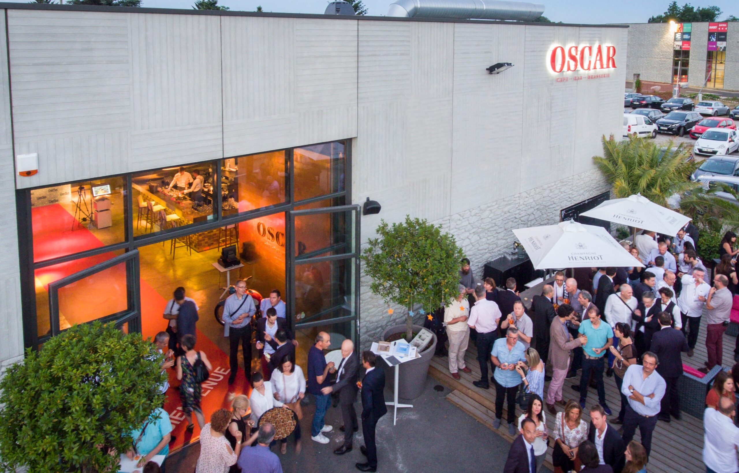 Entrée d’Oscar Les Puces lors d’un événement à Villeurbanne