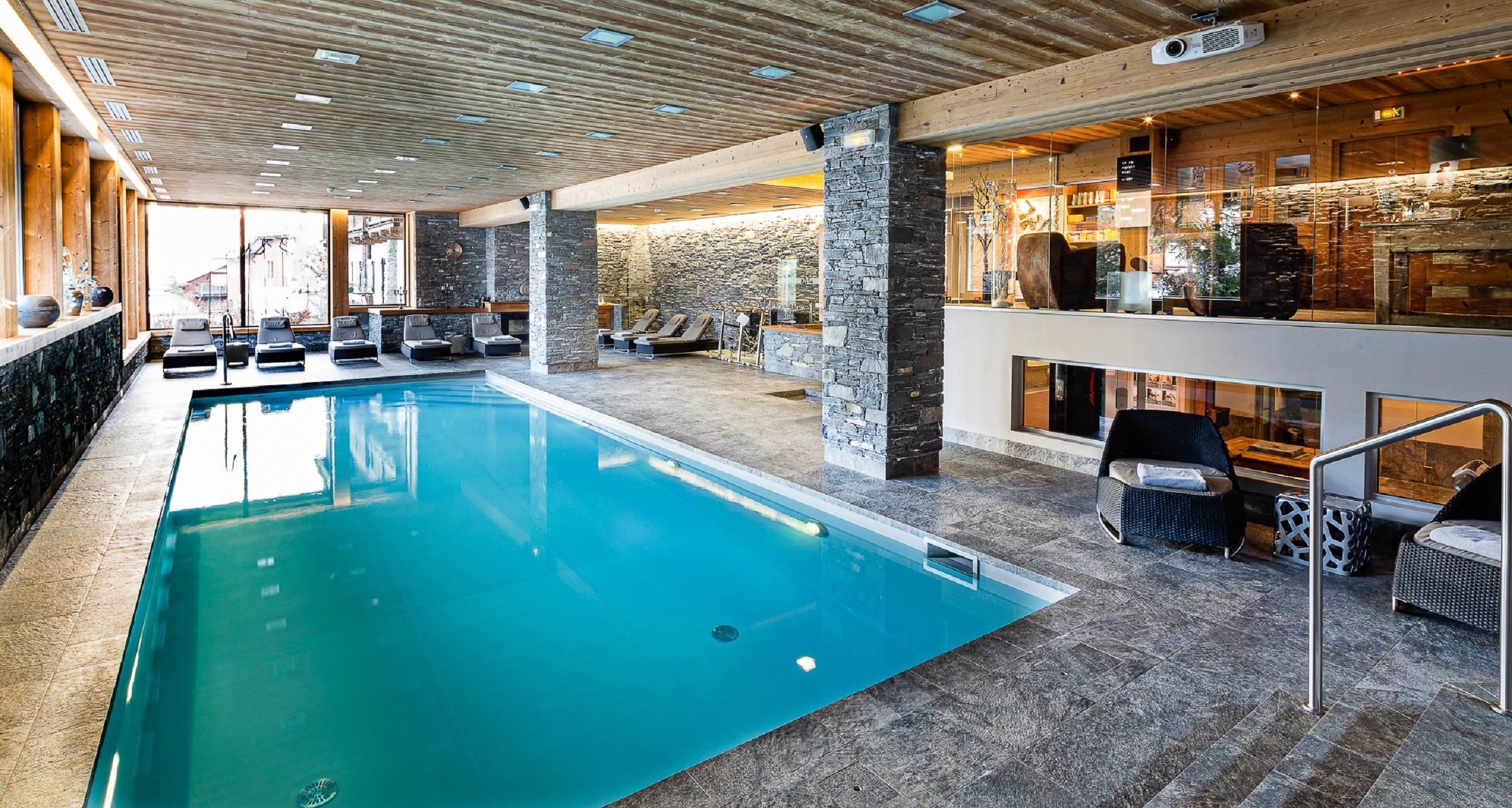 Découvrez pour vos séminaires en Haute Savoie, la piscine du Fer à Cheval