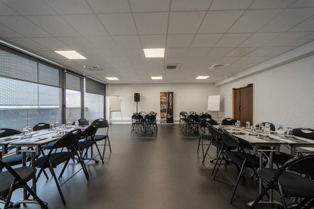Découvrez pour vos séminaires en Haute Savoie, la salle de E-motion Concept Annecy