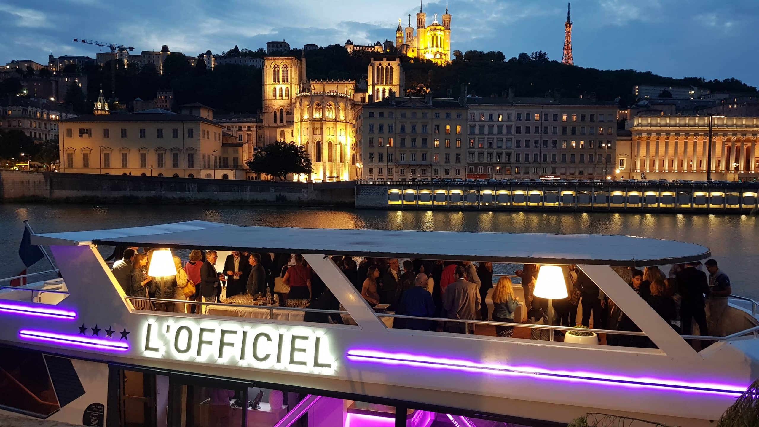 Découvrez pour vos évènements professionnel, Les Yachts de Lyon. Différents services à la carte, séminaire, conférence, cocktail croisière, soirée privée...