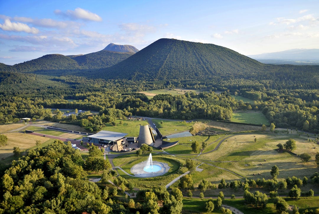 Découvrez pour vos séminaires à Puy De Dome. Vulcania, implanté au coeur de l'ensemble de la Chaine des Puys.