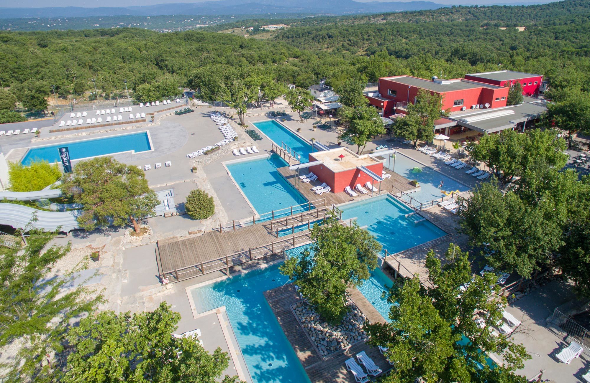 Découvrez pour vos séminaires incentives proche de Lyon, Sunelia Alunia Vacances. Vous apprécierez un retour à la nature au cœur de l'Ardèche Méridionale.