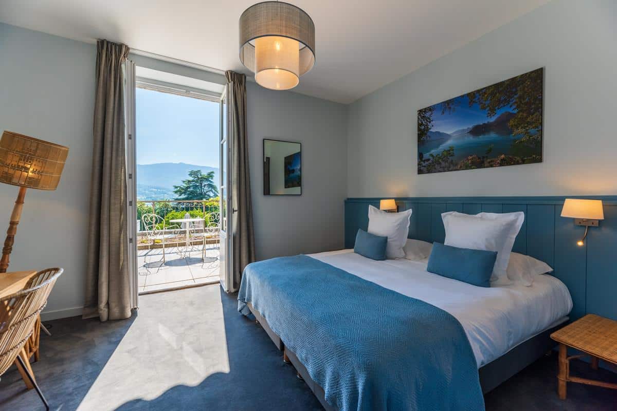 Découvrez pour de vos séminaire en Haute-Savoie, l'Hôtel Beau Site Talloires "la plage à la montagne.