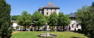 Découvrez pour de vos évènements professionnels en Savoie, le Château De Candie un cadre unique féérique.