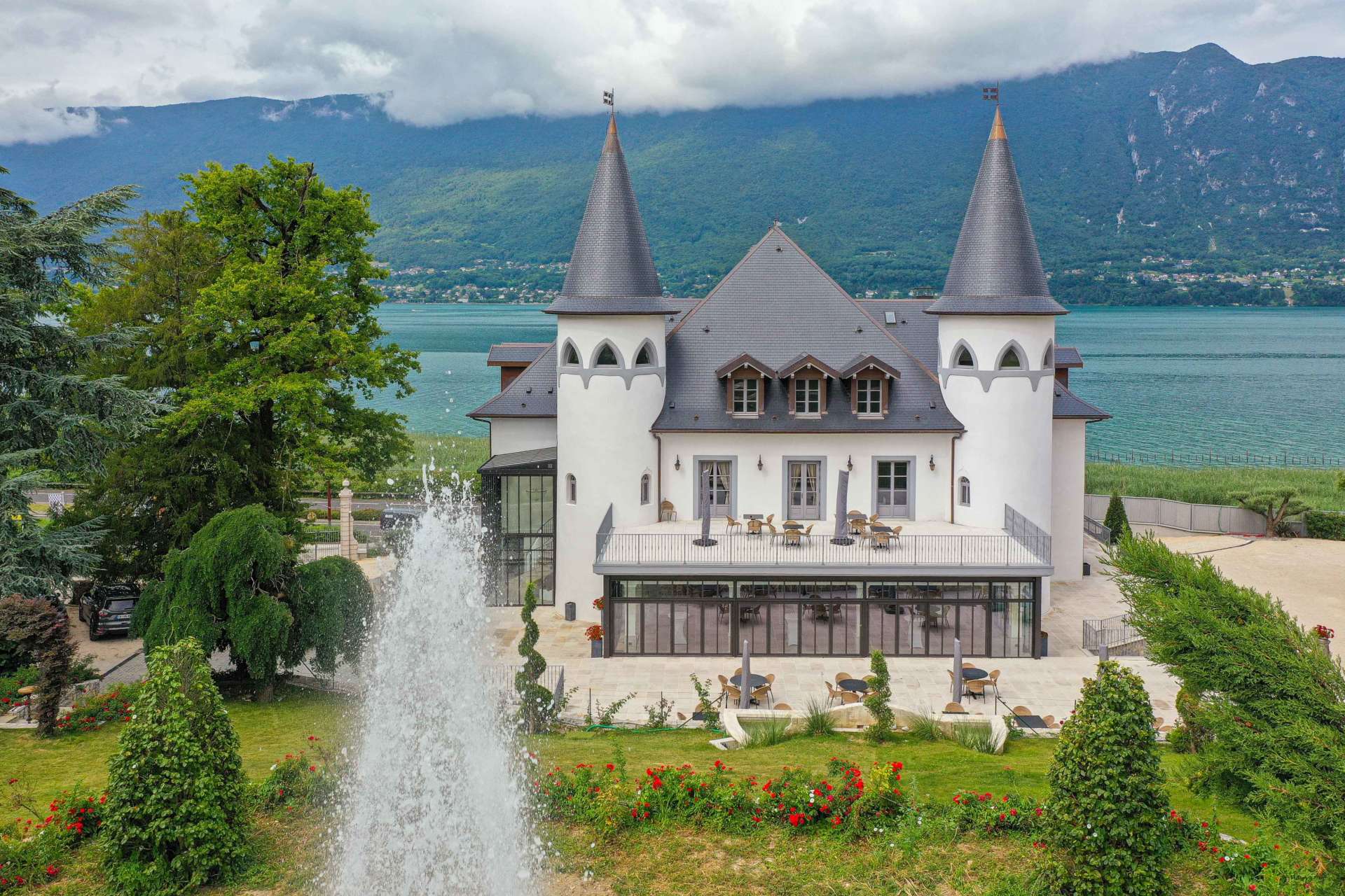 Découvrez pour vos évènements professionnels en Savoie, Le Château De Tresserve. c'est un lieu exceptionnel adapté à tous types d'évènement, face au Lac du Bourget.