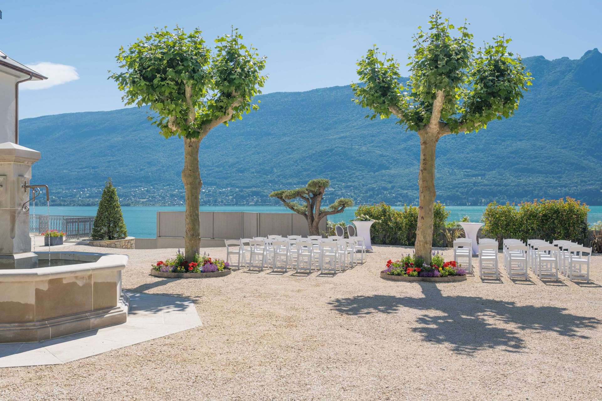Découvrez pour vos évènements professionnels en Savoie, Le Château De Tresserve. c'est un lieu exceptionnel adapté à tous types d'évènement, face au Lac du Bourget.