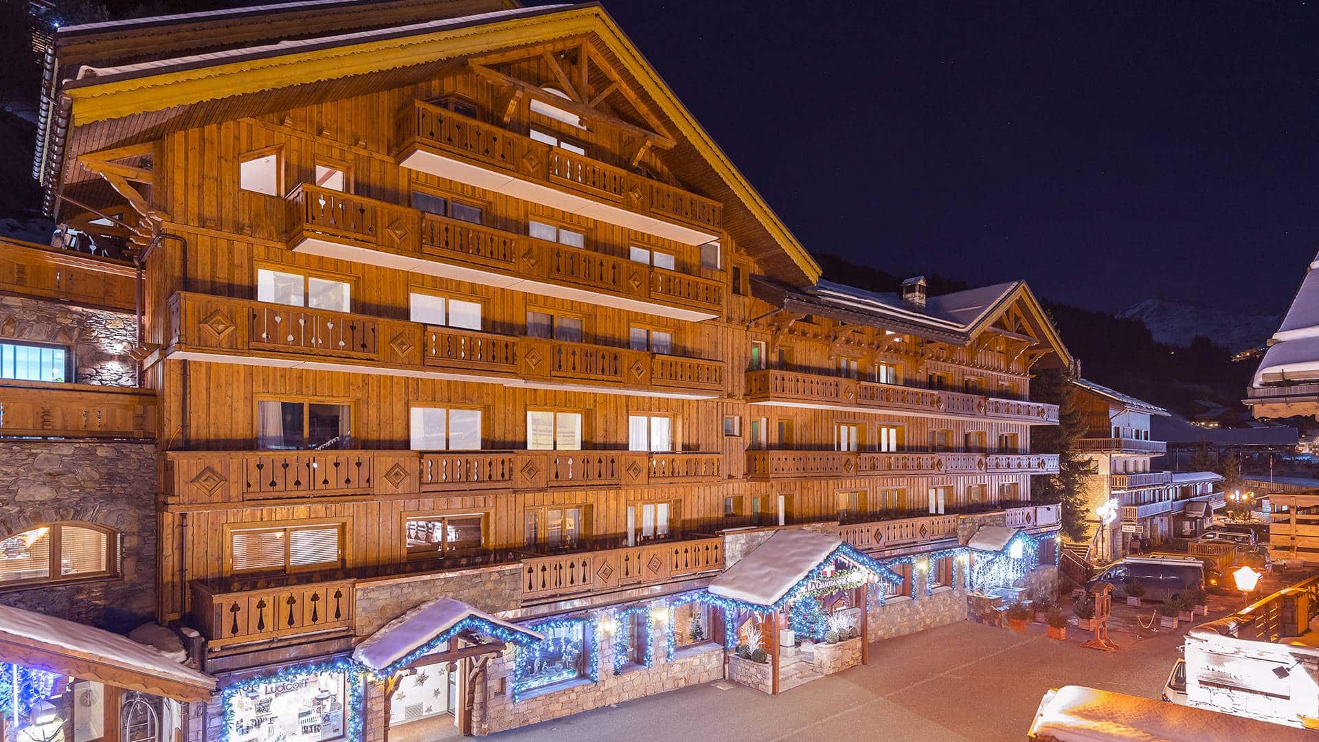 Découvrez pour vos évènements professionnel en Savoie au sein du plus grand domaine skiable du monde Hôtel La Chaudanne.