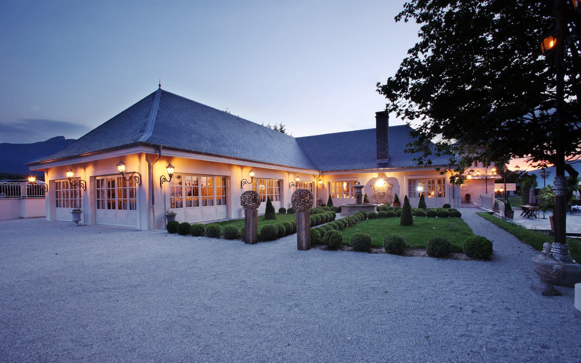 Découvrez pour de vos séminaire en Savoie, Domaine Des Saints Pères. Un lieu idéal pour associer travail et détente avec une vue sur le Lac Bourget.