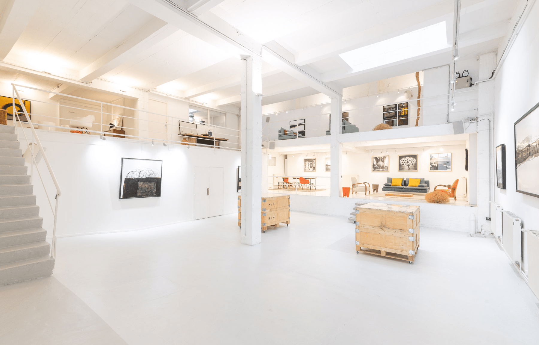 le Loft 4-40 accueille aujourd'hui des entreprises et des artistes pour des événements et des expositions d'art contemporain : de quoi en prendre plein la vue durant vos séminaires