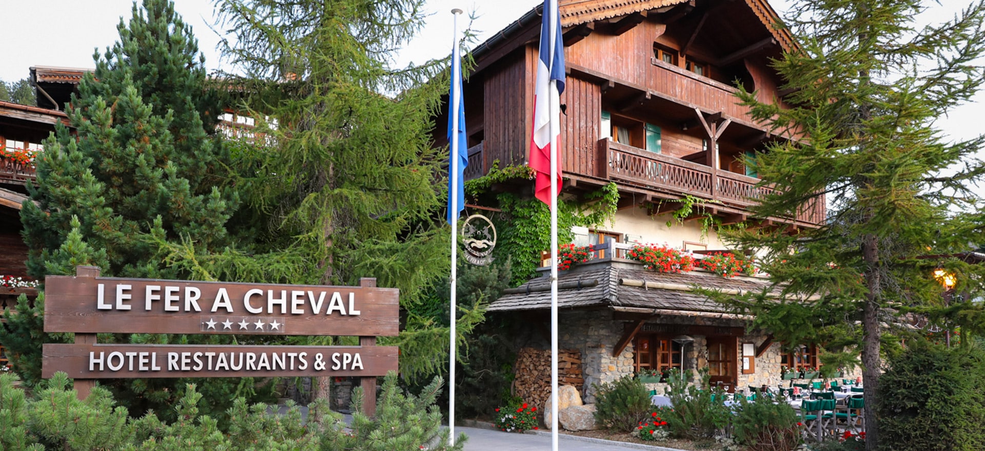 Fer A Cheval Façade