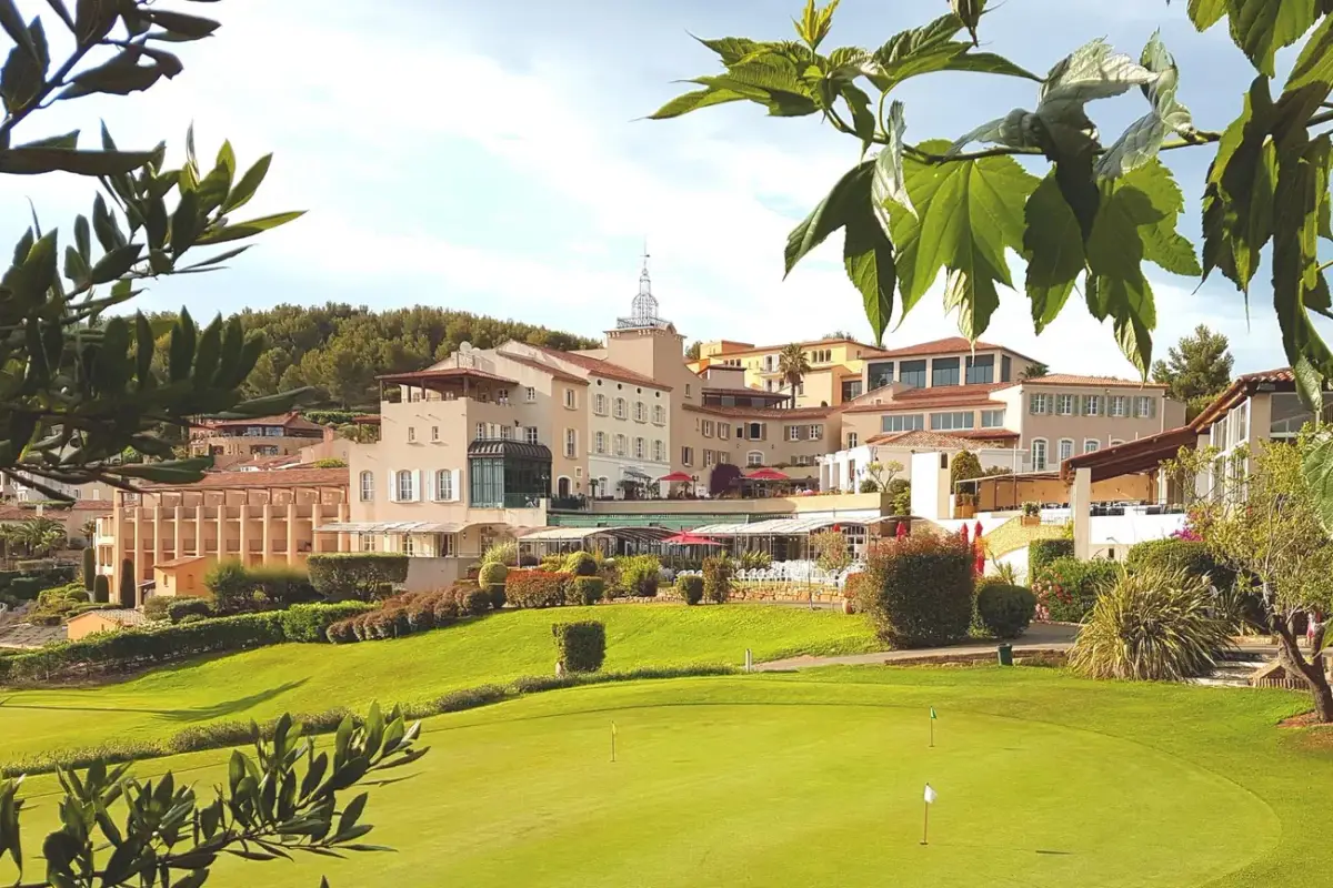 Découvrez pour de vos évènements professionnels dans le Sud de la France, Le Frégate Provence.