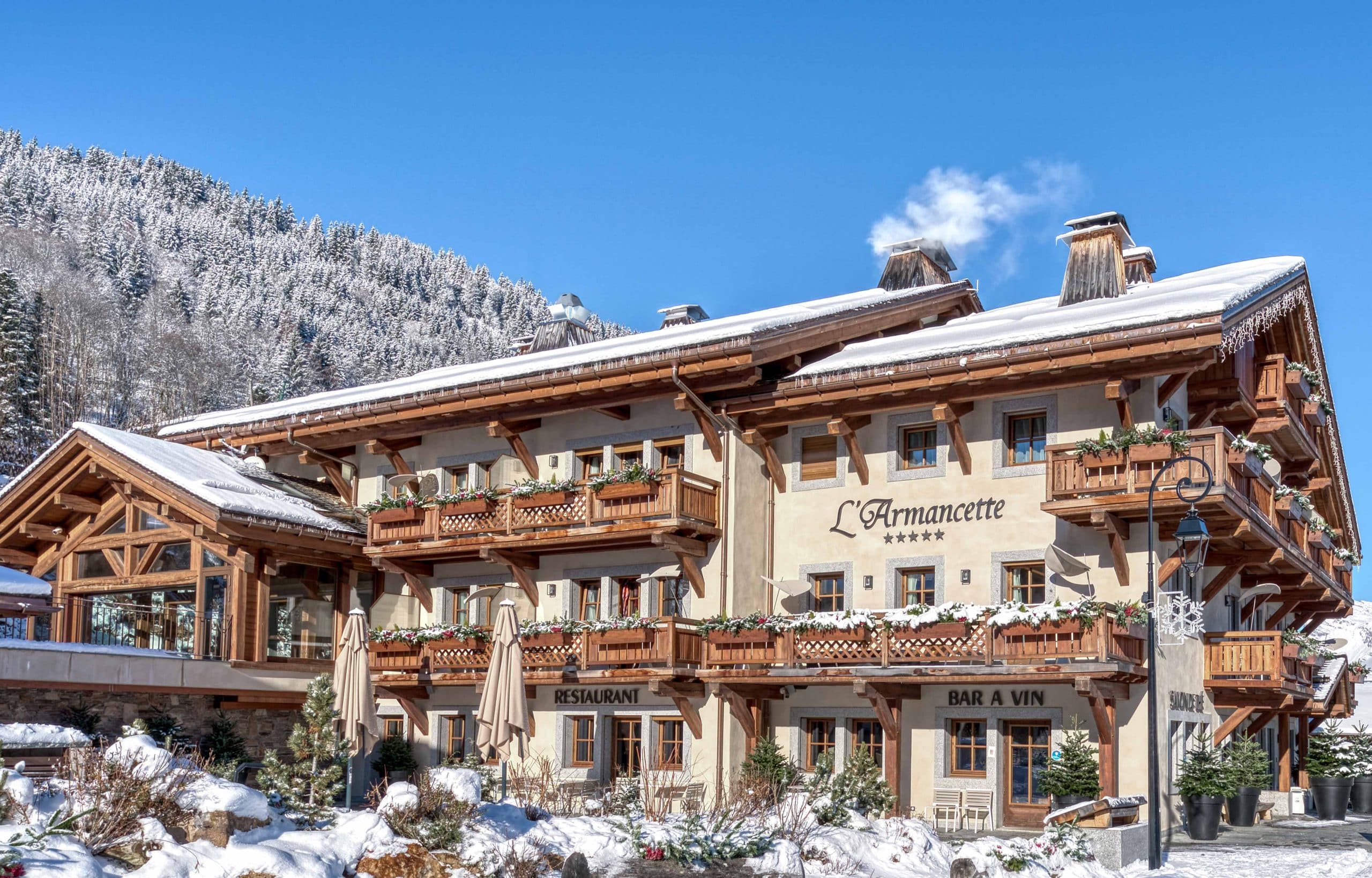 Cet hôtel 5 étoiles est situé face au majestueux massif du Mont Blanc ! Vous pouvez organiser votre événement professionnel en toute quiétude et à chaque saison