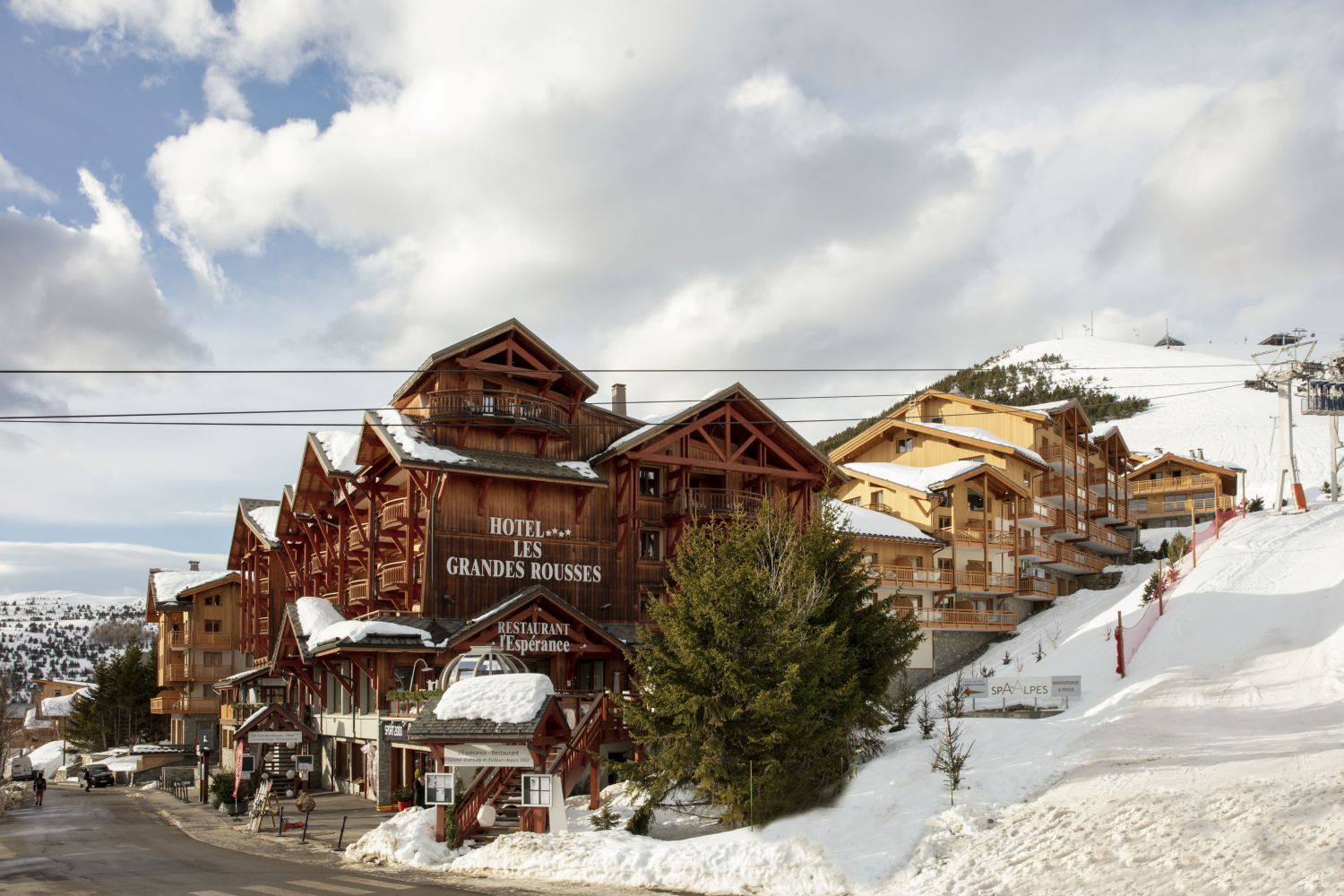 Découvrez pour vos évènements professionnels en Isère, Hôtel Les Grandes Rousses au cœur de la station de ski de l'Alpes d'Huez.