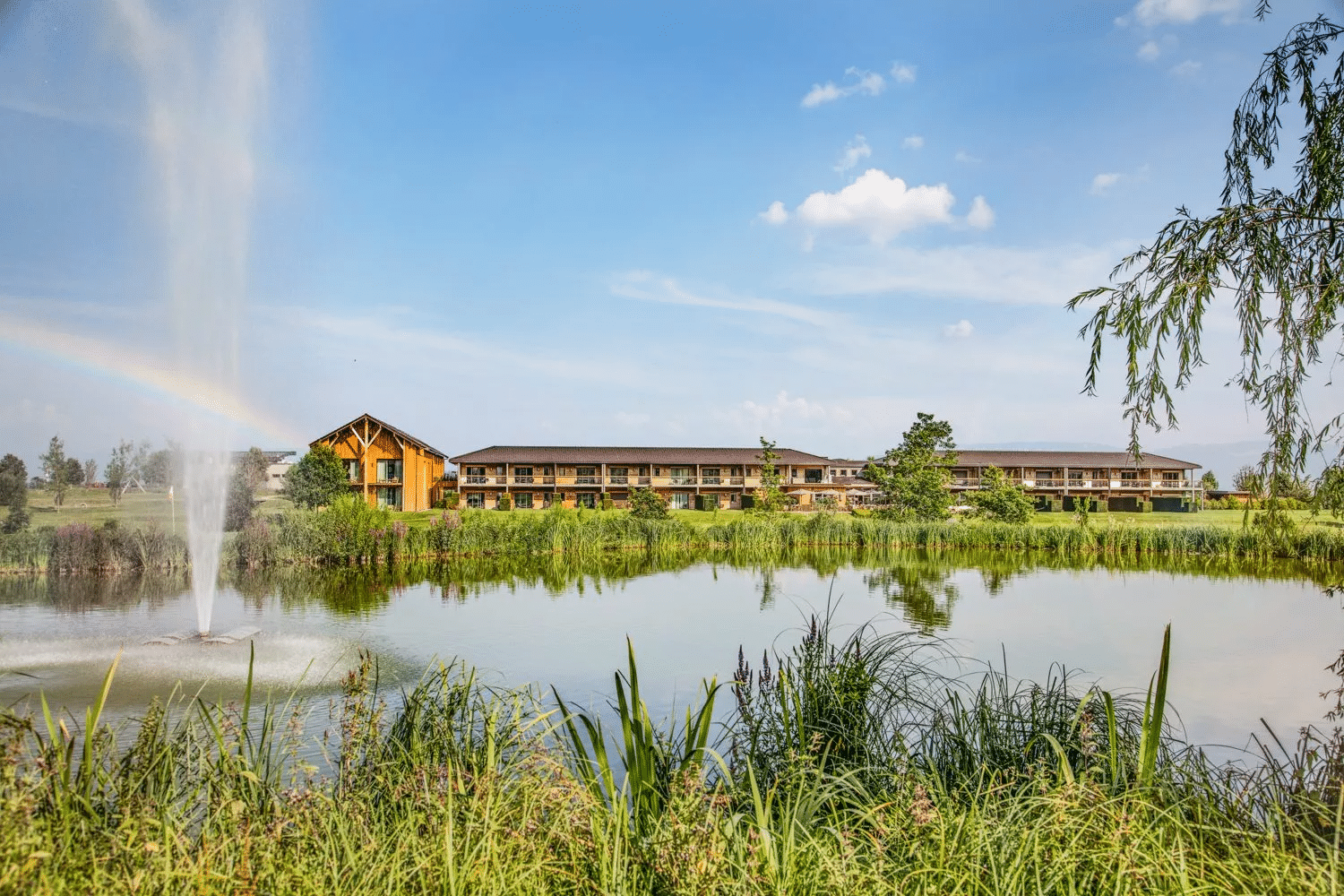 Découvrez pour vos séminaire proche de Genève, le Jiva Hill Resort vous accueille dans le parc naturel régional du Haut-Jura au cœur d'un domaine privé.
