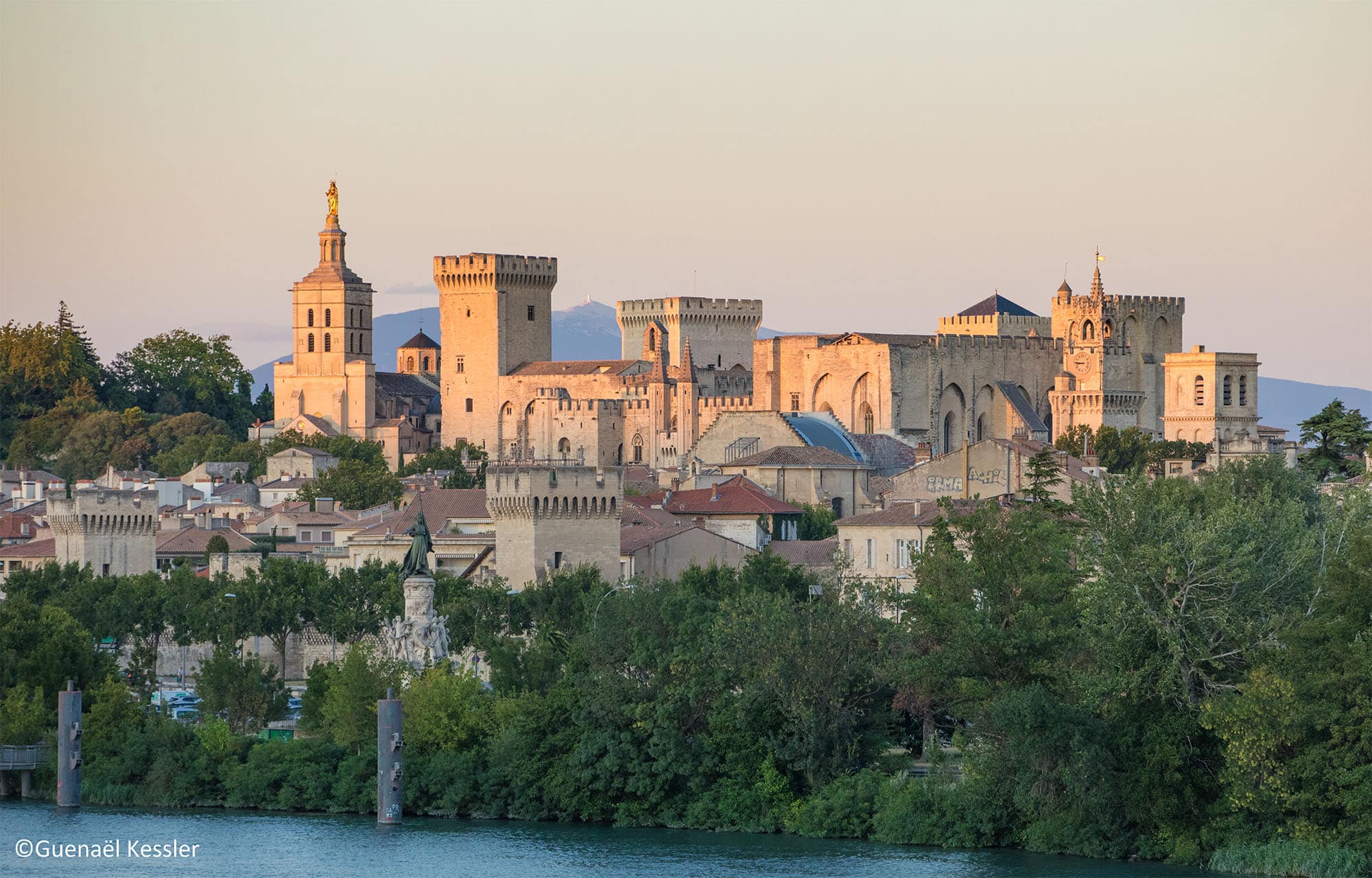 Le Vaucluse vous propose de nombreux lieux pour vos rendez-vous professionnels mais également : animations culturelles, sportives, ateliers et découvertes œno-gastronomiques, expériences diverses...