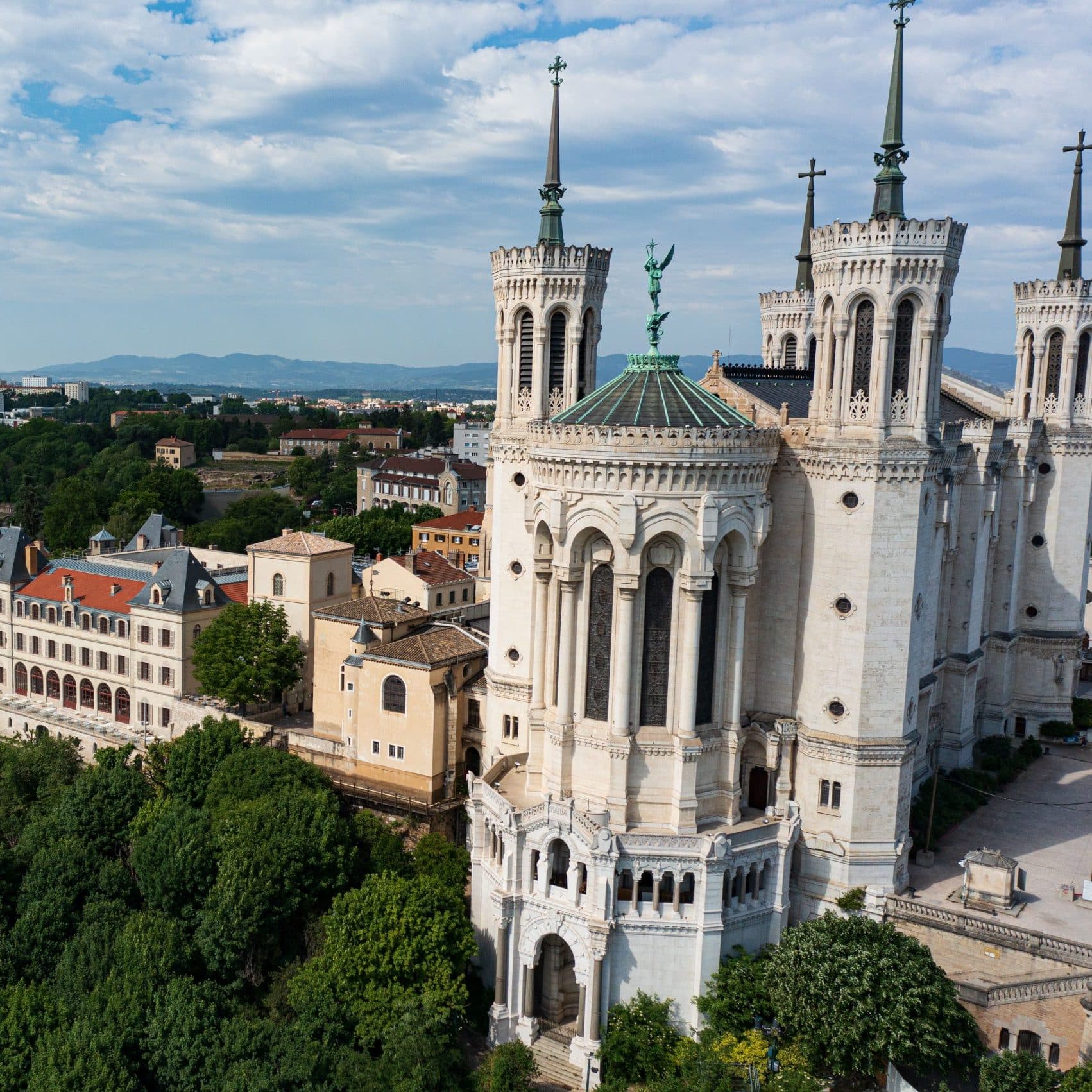 Découvrez pour vos évènements professionnelles à Lyon, le Carré Fourvière. Lieu d'exception et d'histoire au cœur de la ville, juste à coté de la basilique Notre-Dame de Fourvière.