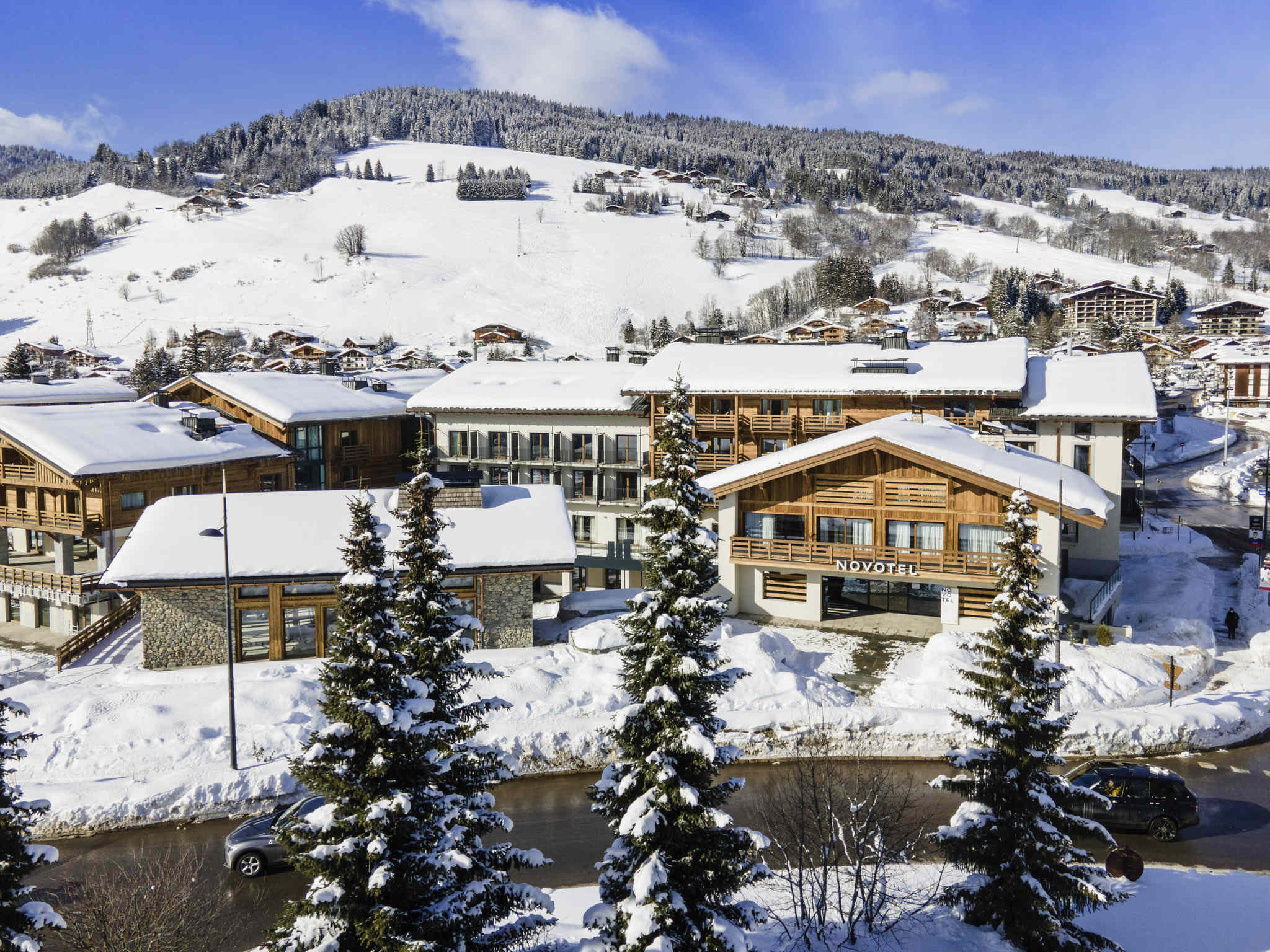 Découvrez pour vos évènements professionnels en Haute-Savoie Novotel Megève Mont-Blanc au cœur du village Megève et du domaine de Meztiva.