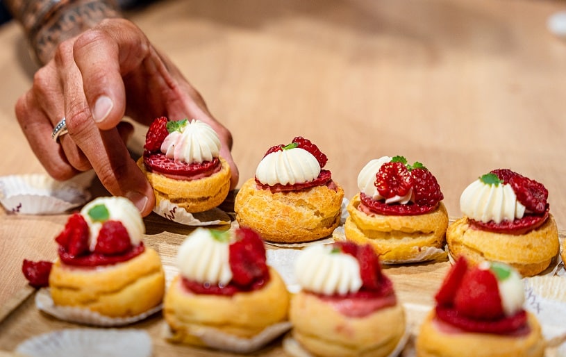 Les Eclaireurs Pâtissiers vous propose des créations originales salées et sucrées.