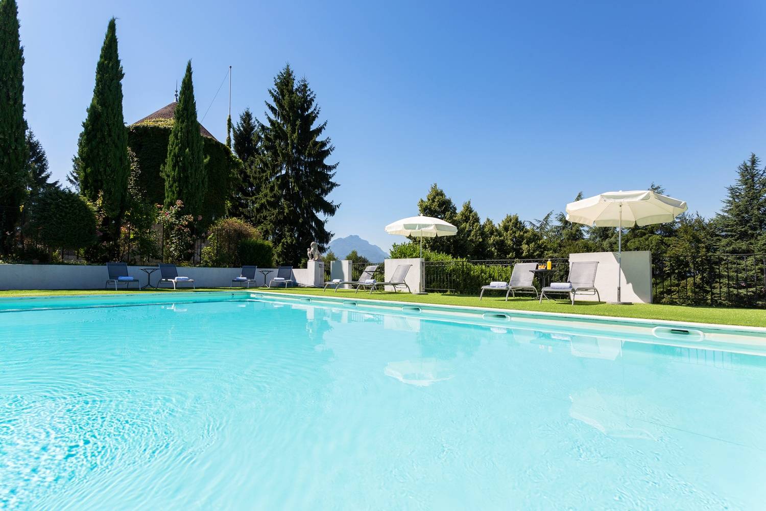 Découvrez pour de vos évènements professionnels en Savoie, le Château De Candie un cadre unique féérique.