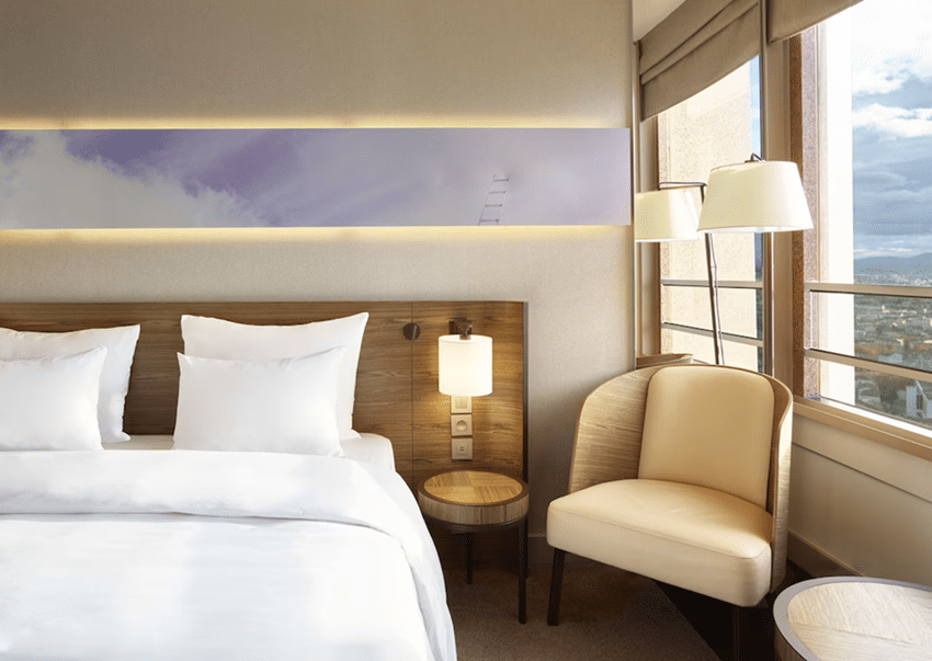 Chambre moderne au Radisson Blu Hotel Lyon avec vue sur la ville