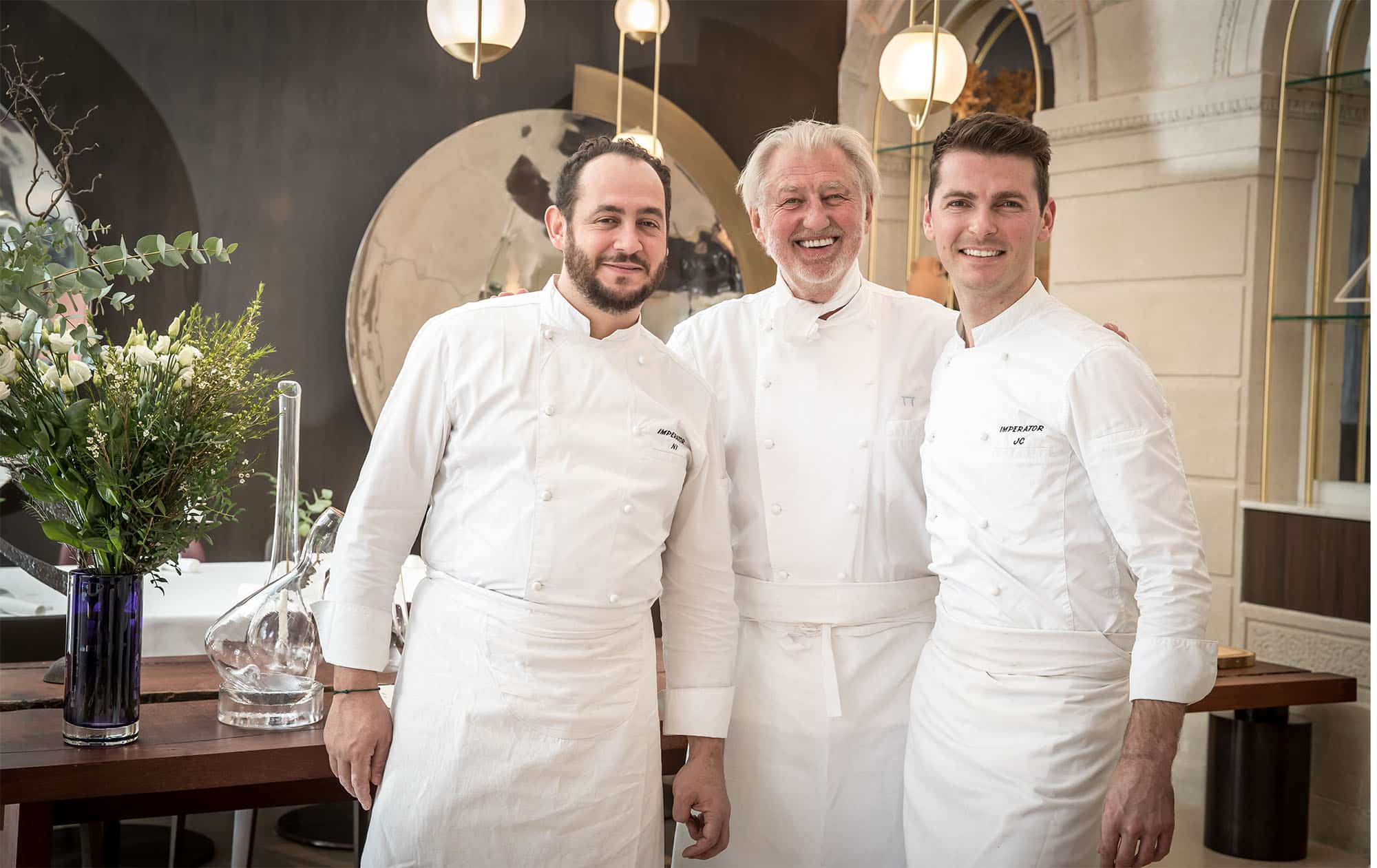 L’Imperator propose une offre une qualité de services haut de gamme grâce au Chef triplement étoilé Pierre Gagnaire au restaurant gastronomique Duende - 2 étoiles au Guide MICHELIN, à la brasserie L’Impé ou au Bar Hemingway