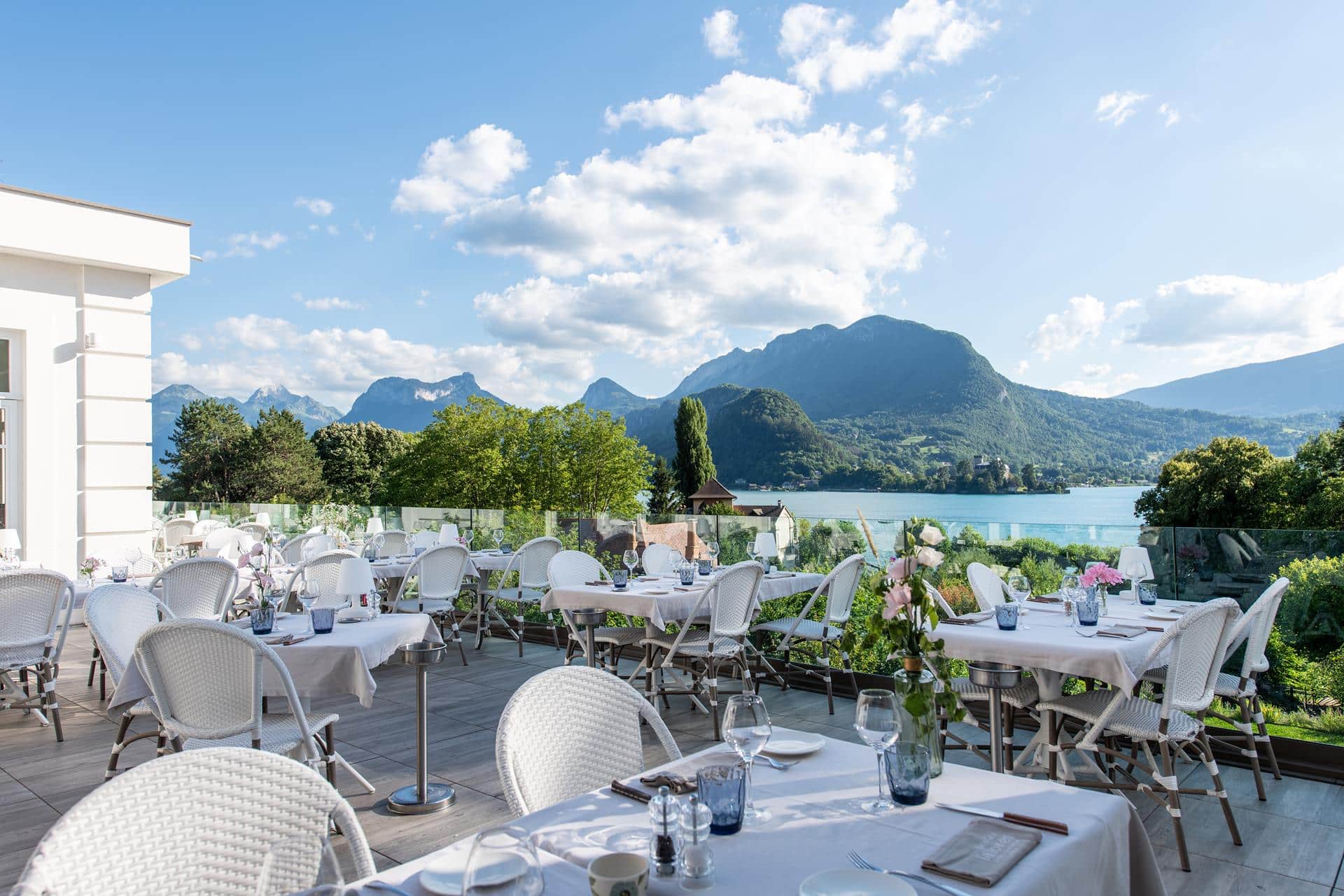 Découvrez pour de vos séminaire en Haute-Savoie, l'Hôtel Beau Site Talloires "la plage à la montagne.