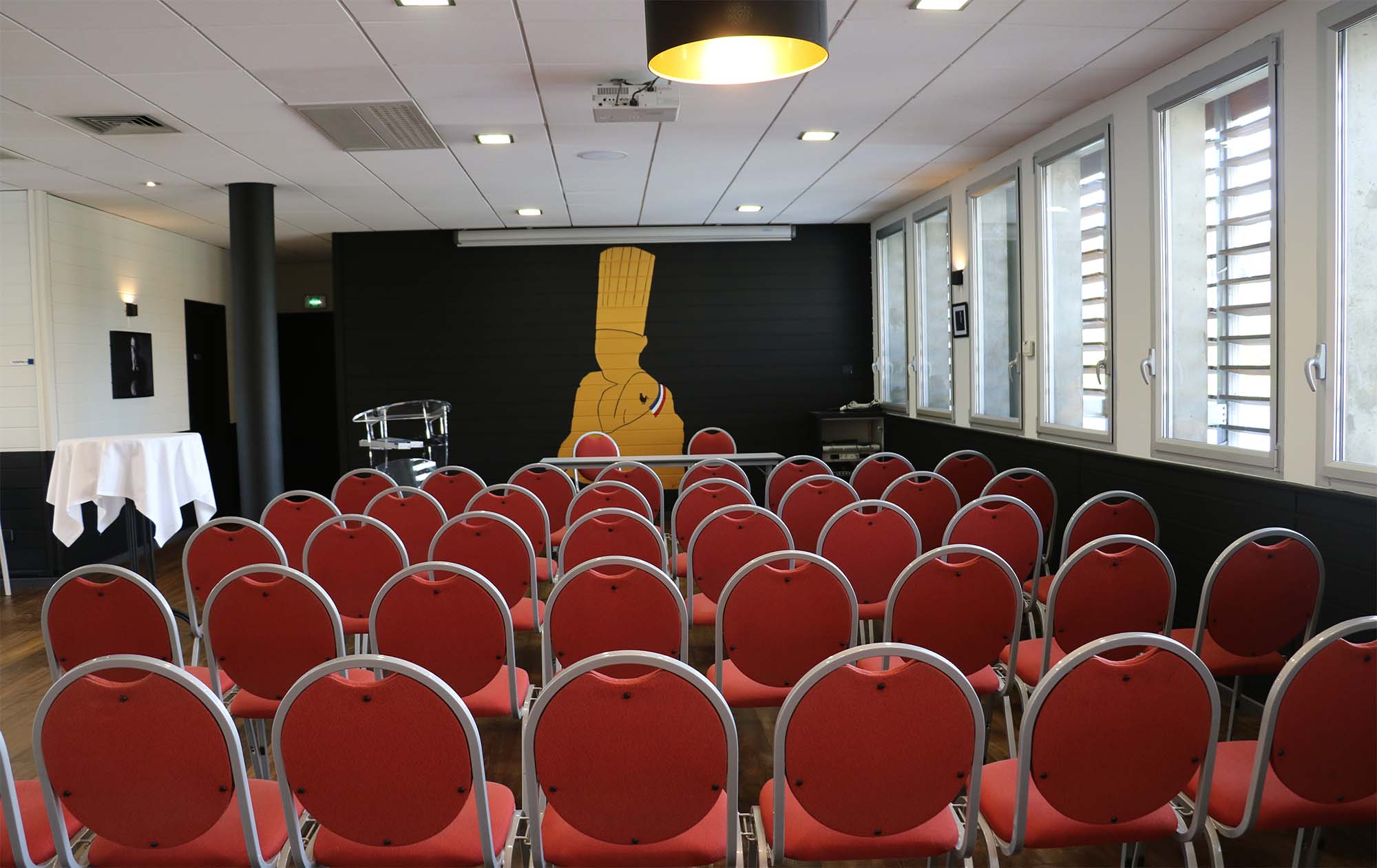 Passez un bon moment à la brasserie l'Ouest Bocuse et profitez-en pour préparer un séminaire et échanger entre collaborateurs dans l'une des salles prévue à cet effet