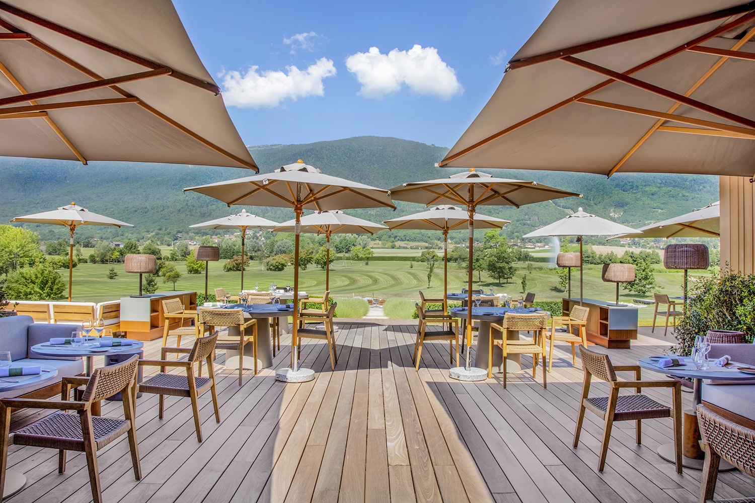 Découvrez pour vos séminaire proche de Genève, le Jiva Hill Resort vous accueille dans le parc naturel régional du Haut-Jura au cœur d'un domaine privé.