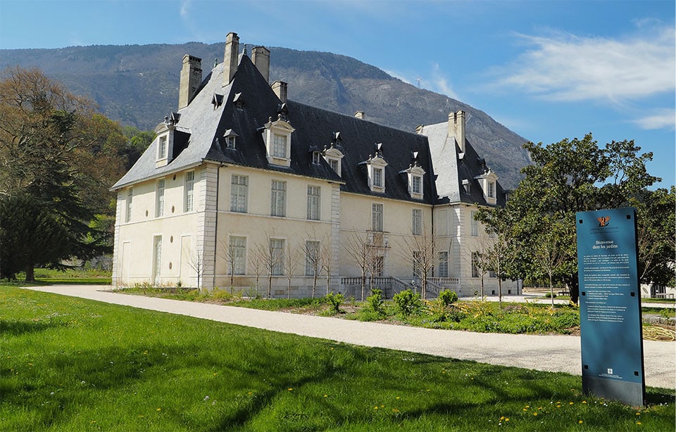 Découvre le Château De Sassenage et son domaine en pleine nature pour profiter d'un moment calme lors de vos séminaires et de décompresser