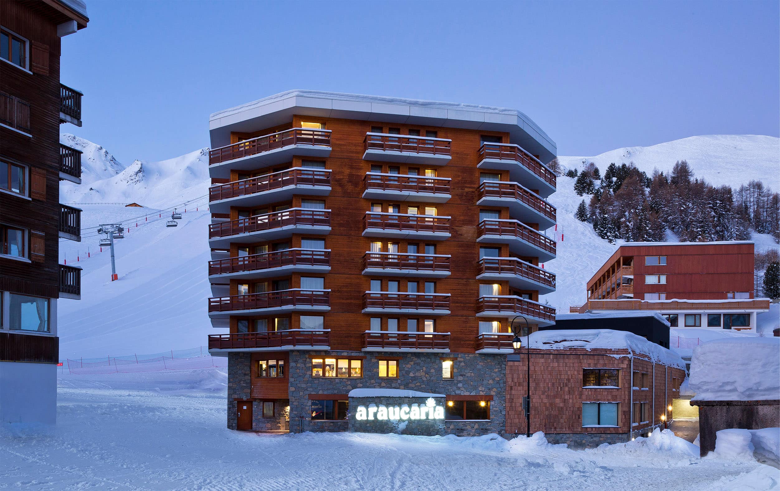 Découvrez pour de vos évènements professionnels en Savoie, Araucaria Hôtel & Spa vous accueille dans une ambiance chic et chaleureuse.