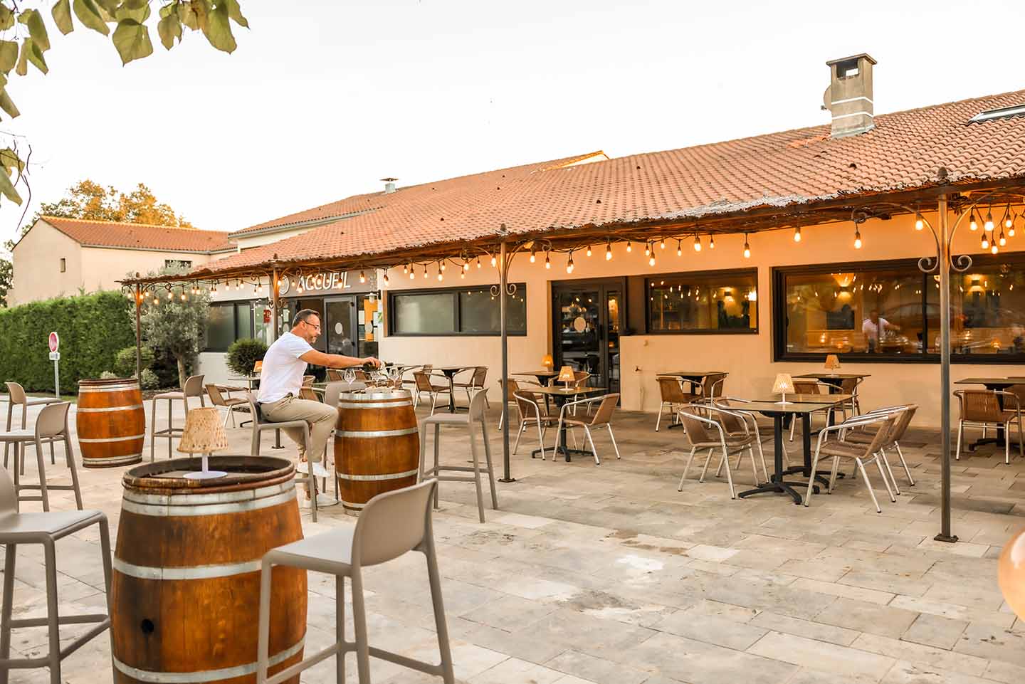 Découvrez dans l'hôtel une terasse bar pour un afterwork réussi avec votre équipe.