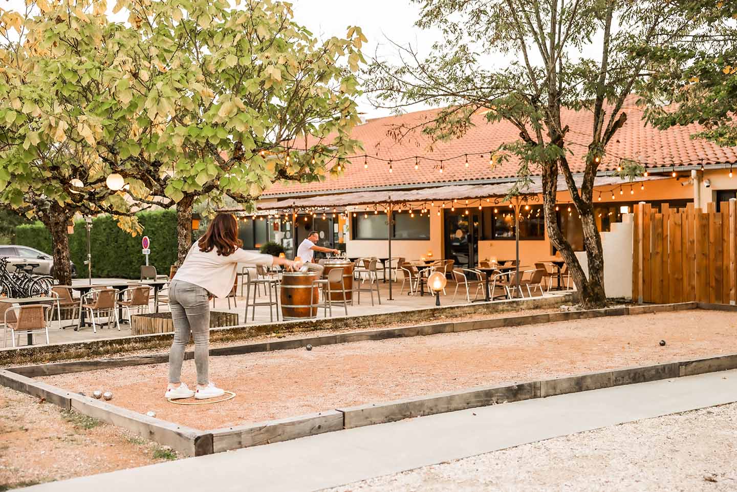 Découvrez l'espace pétanque de l'hôtel Le Bois d'Imbert pour vos loisir après une journée de séminaire