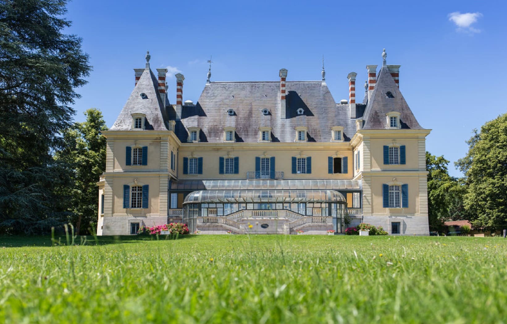 Le château de Rajat est un lieu bourré de charme qui saura s'adapter à vos demandes et projets événementiels tout en proposant à vos invités un cadre idyllique en pleine nature