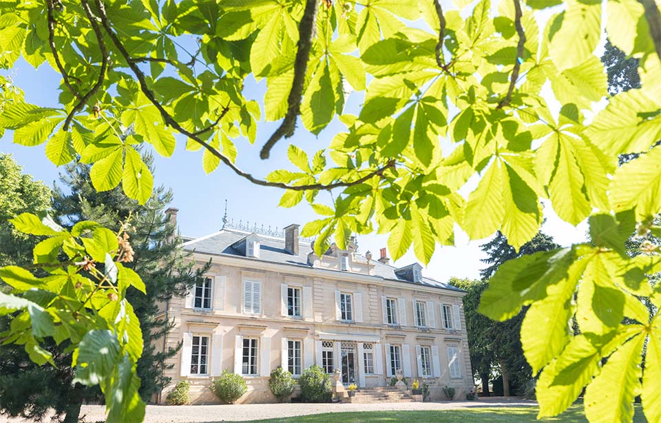 Rendez-vous au château Des Ravatys pour une convention, journée d'étude, lancement de véhicule, team-building, visite de notre domaine viticole et dégustation