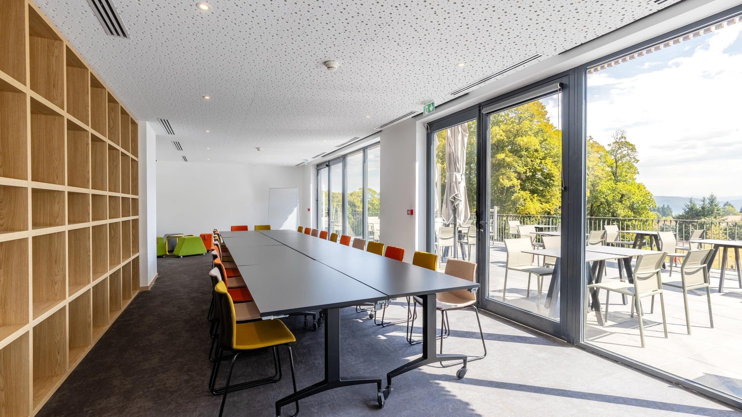 Salle Bulle de l’Hôtel Golden Tulip Aix-les-Bains avec terrasse