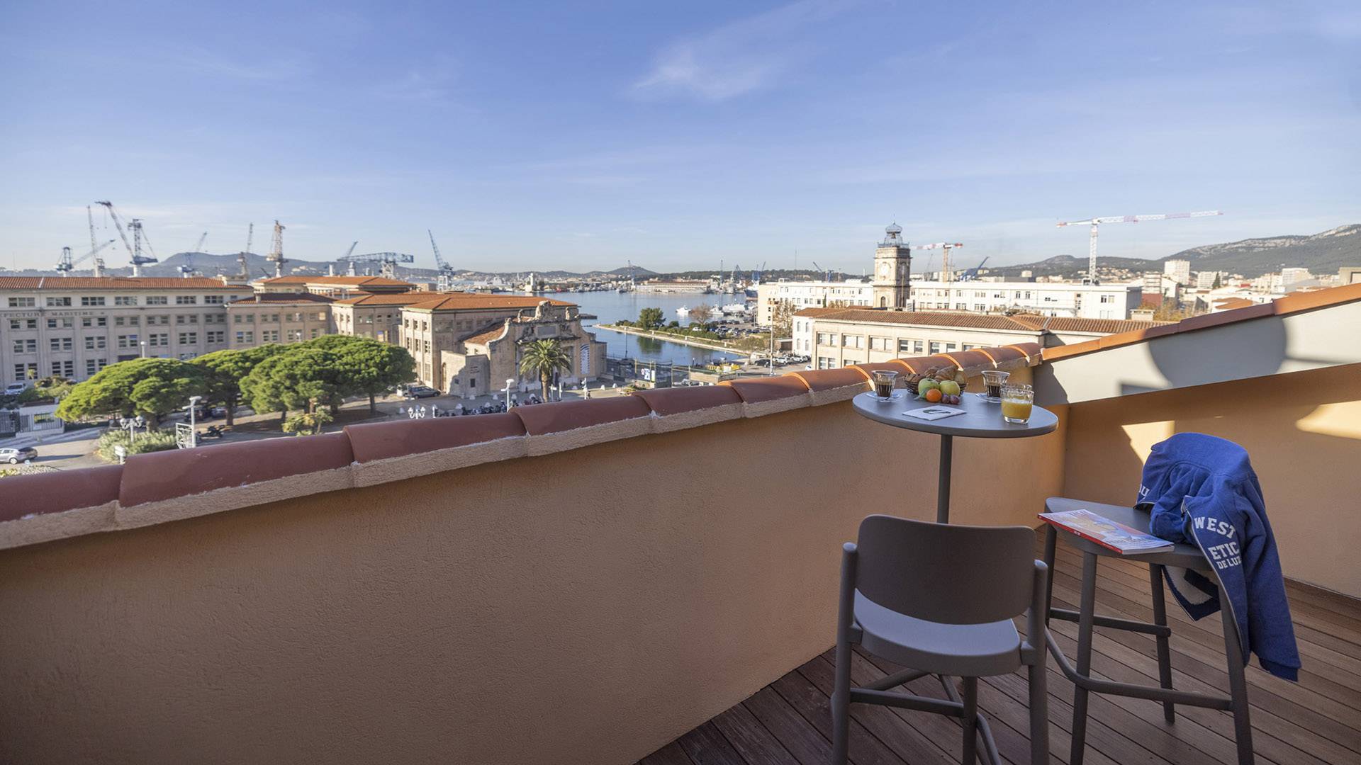 Eautel toulon Port - vue terrasse