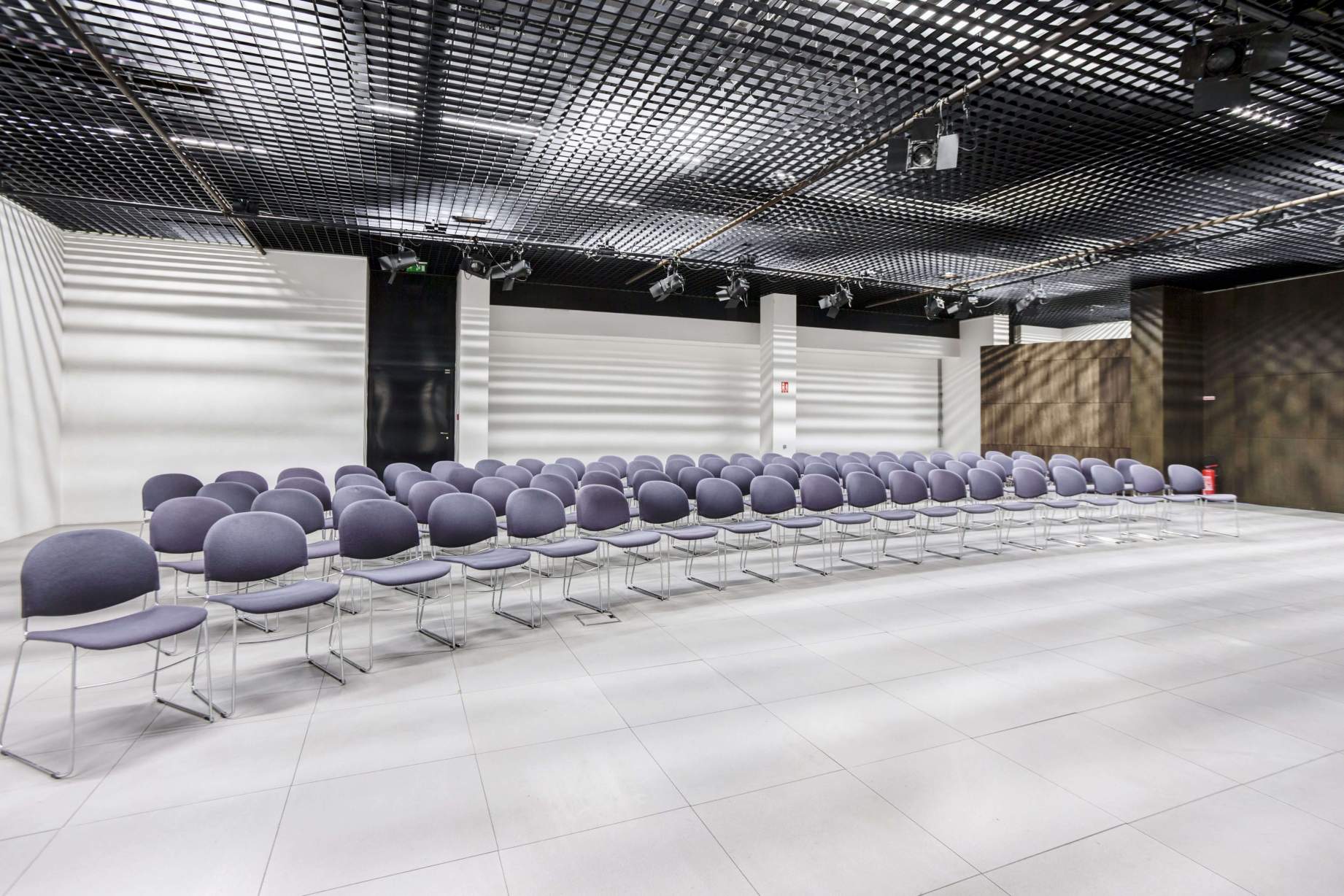 Salle de réunion design avec éclairage scénique à l’Hôtel ParkSaône