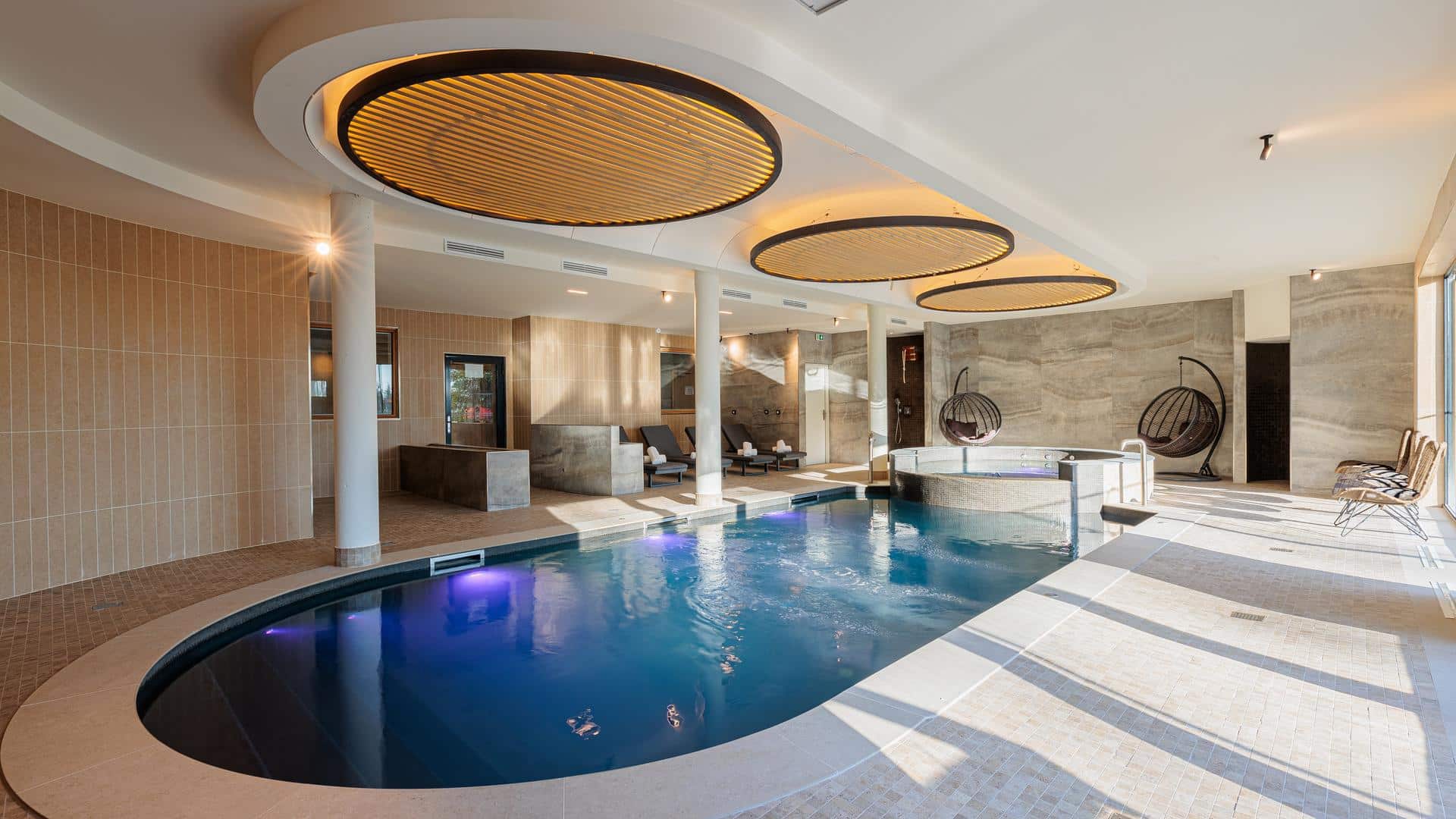 Piscine spa jacuzzi dolomieu domaine