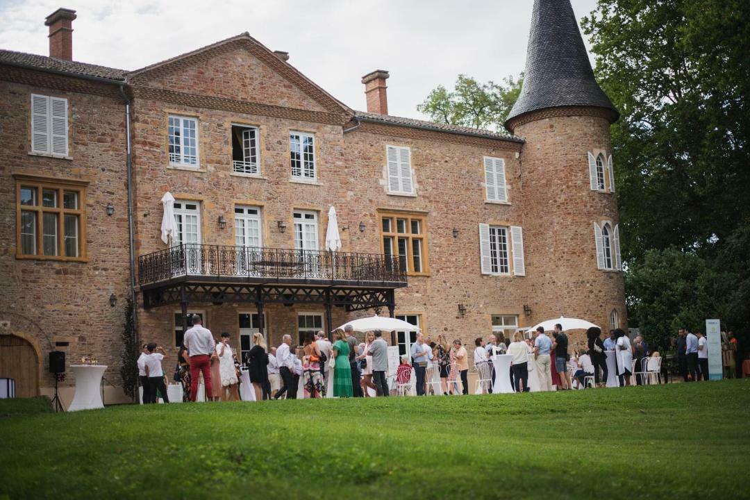 Extérieur du Château de Champ-Renard et terrasse