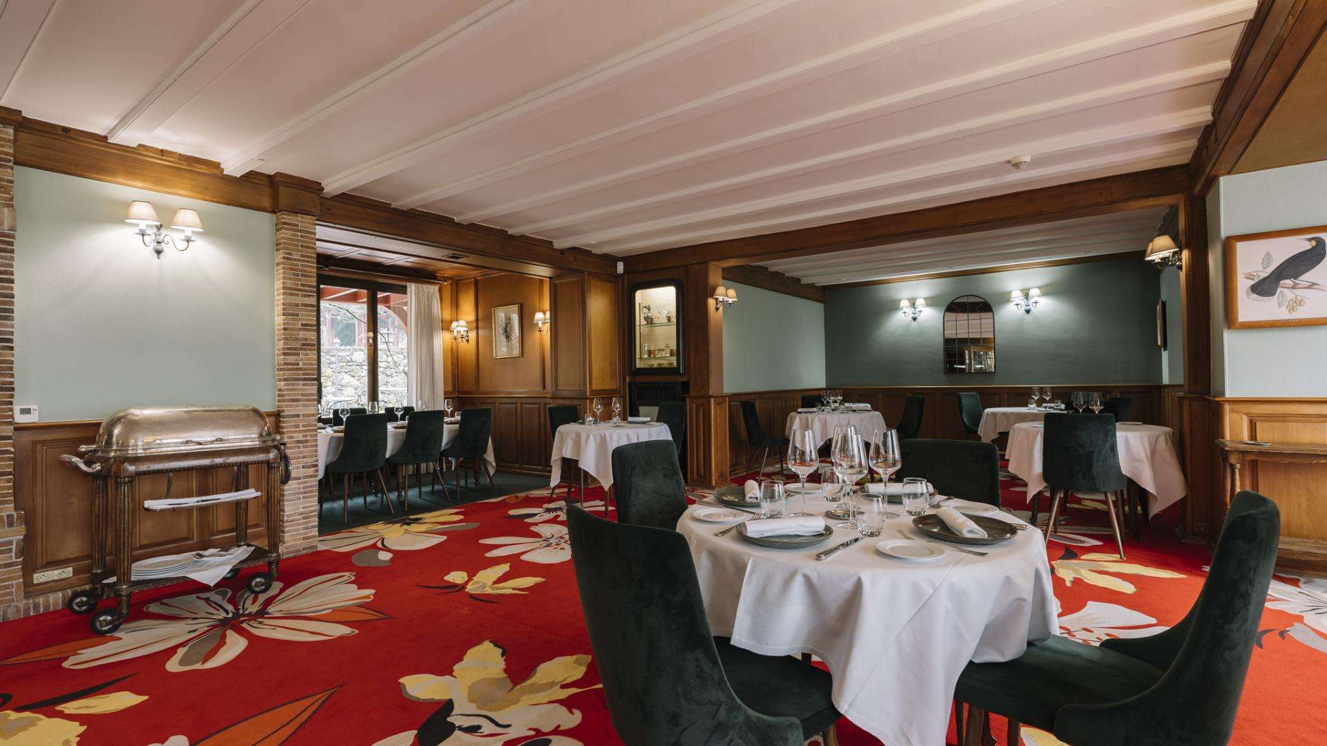 Salle restaurant hôtel la Verniaz