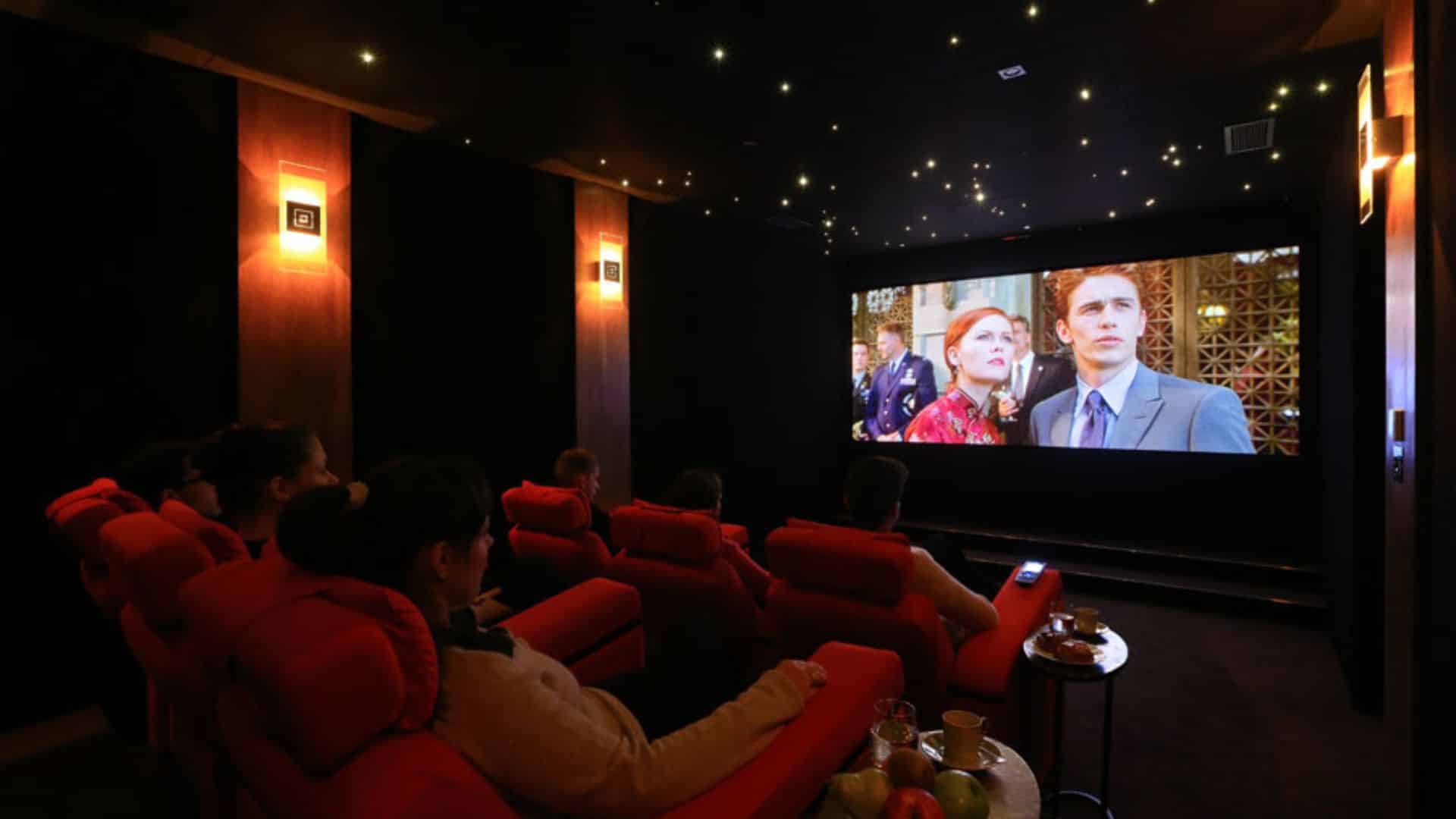 Profitez d'un film dans une salle de cinéma privée pour vos incentives au Domaine de Manville