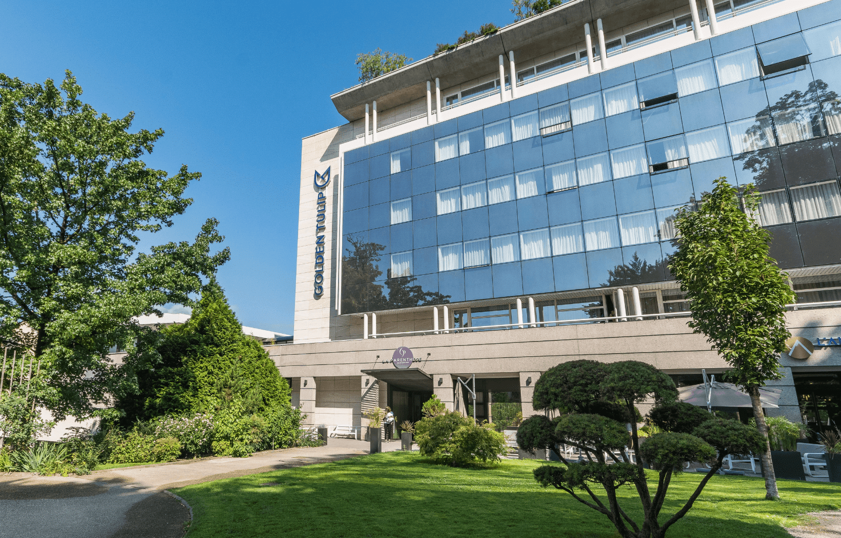 Le Golden Tulip Aix-les-Bains vous accueille au cœur de la Savoie pour un séjour d'affaires offrant confort et convivialité