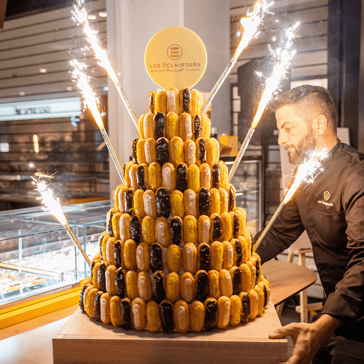 Grâce aux Eclaireurs Pâtissier, misez sur l’originalité et la gourmandise pour vos évènements d’entreprise : séminaire, soirée cocktail, inauguration, petit-déjeuner d’entreprise, anniversaire, etc.