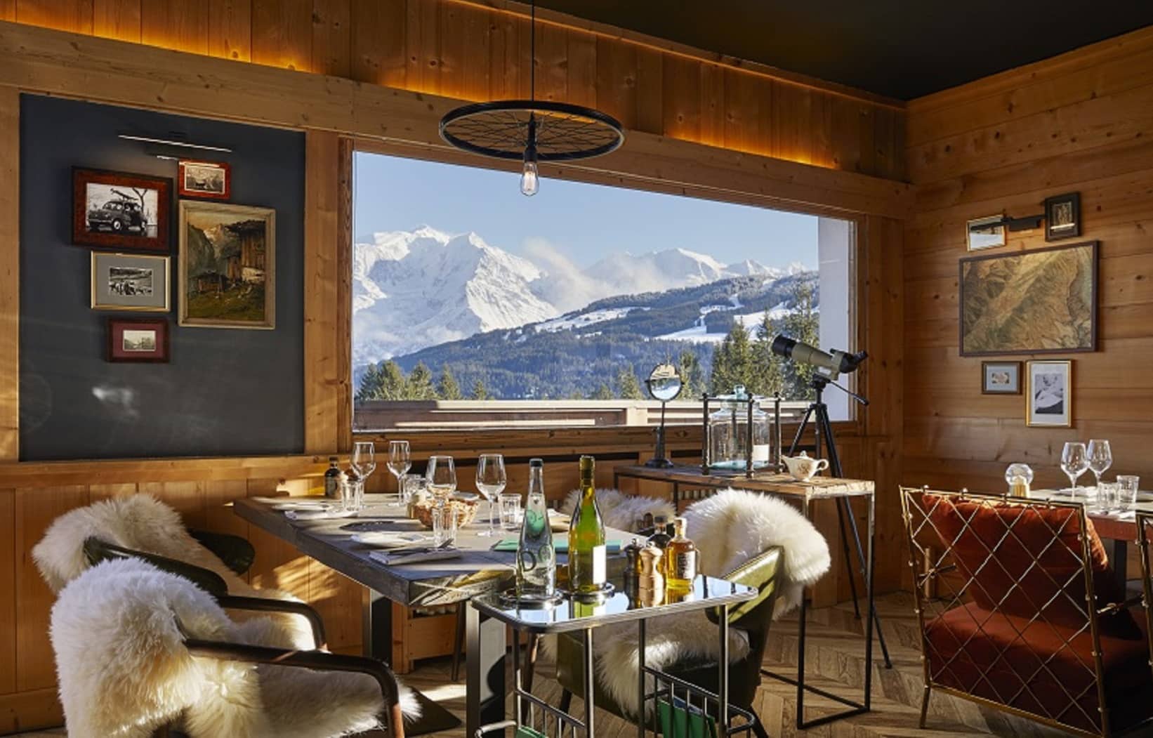Découvrez pour vos évènements professionnel en Haute-Savoie, Chalet Hôtel Alpen Valley. Au cœur du pays du Mont-Blanc, l'hôtel offre un panorama époustouflant sur le majestueux Mont-Blanc.