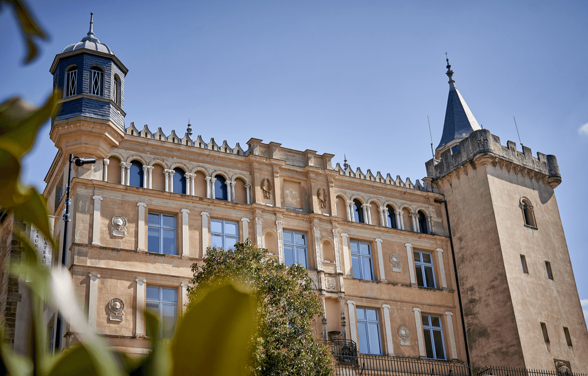 Le Château De Saint Priest est un véritable écrin de verdure à 15 min de Lyon pour profiter du calme et de la nature lors de vos séminaires