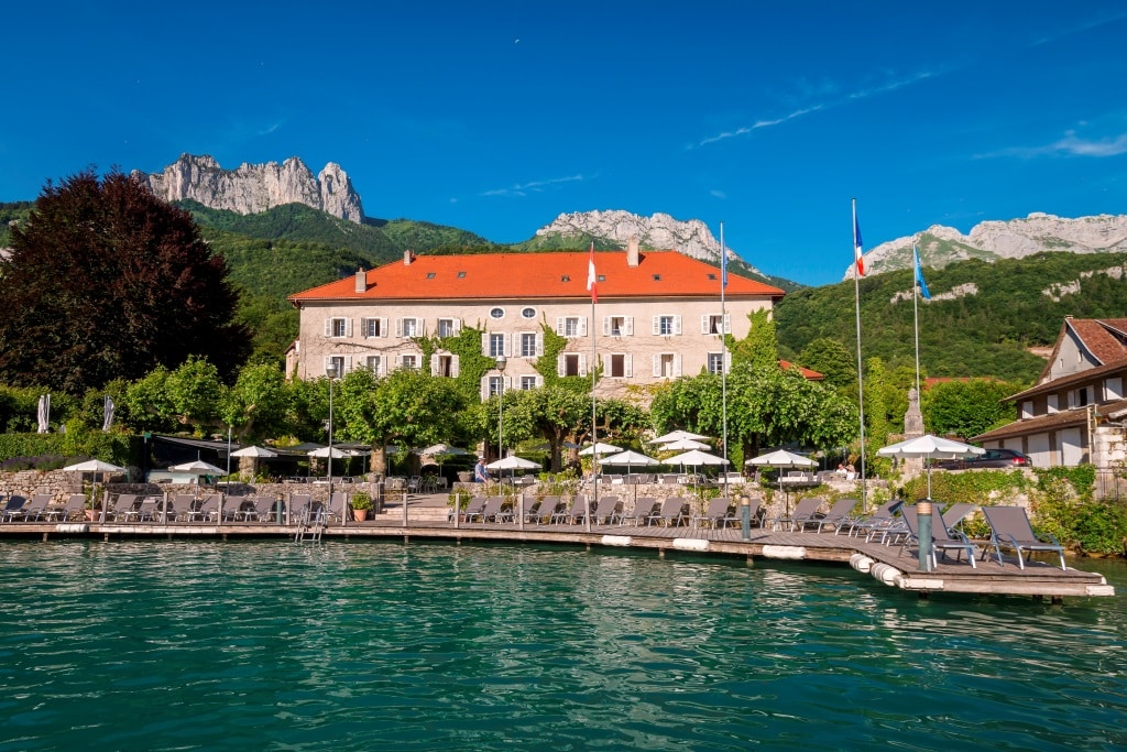 Lac annecy abbaye talloires bateau montagnes