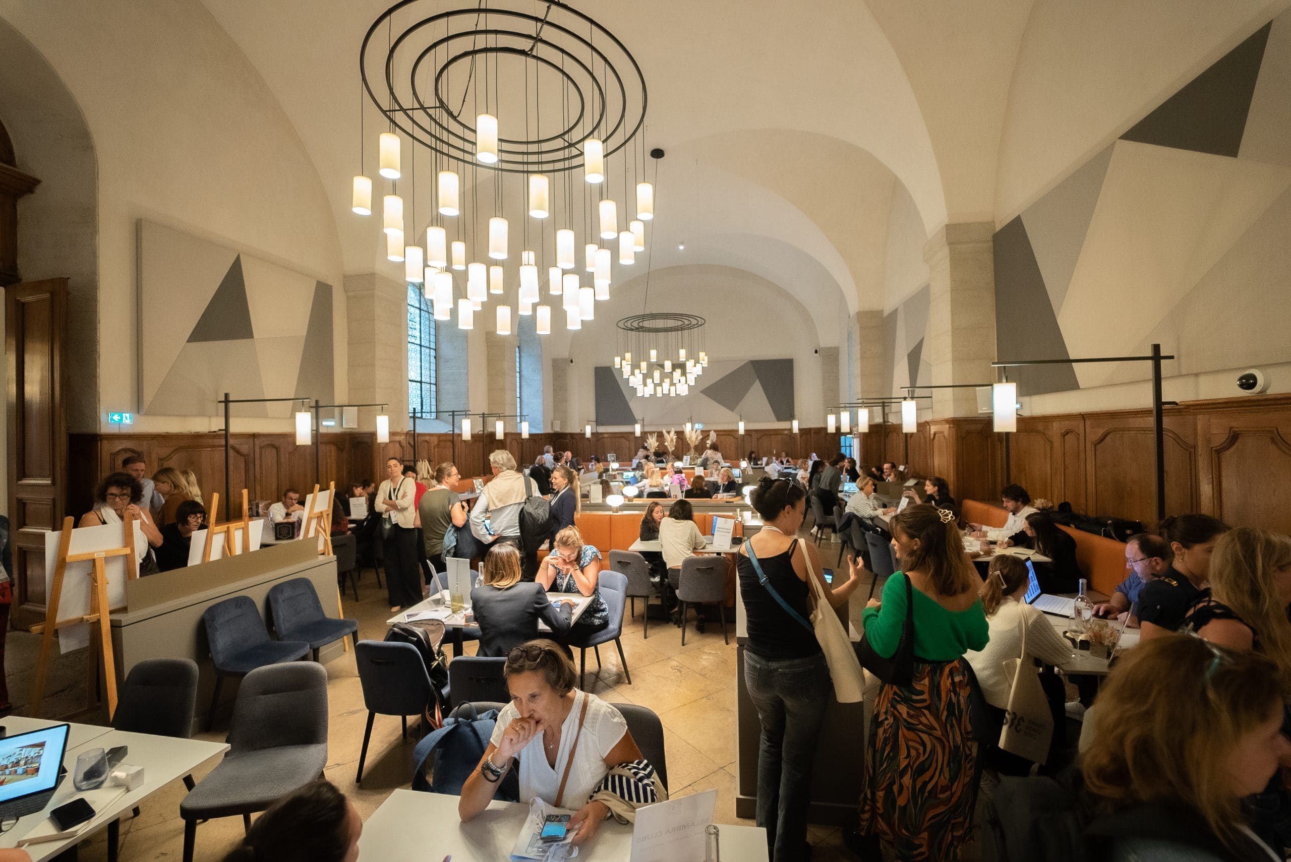 Le Grand Réfectoire situé au Grand Hôtel-Dieu de Lyon accueille l'afterwork de rentrée SBE