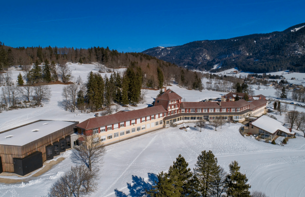 Vue aérienne hivernale de l’Escandille Village Vacances