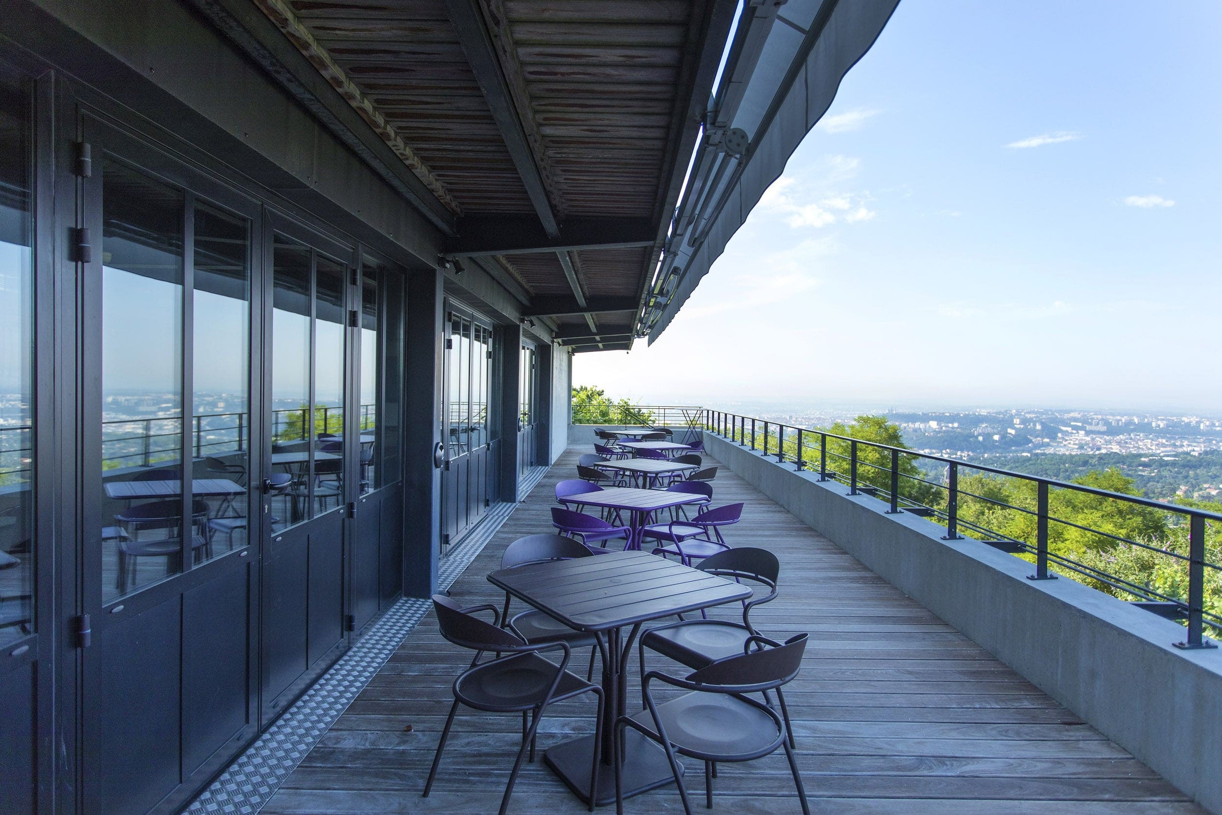 La terrasse de l'Ermitage Hôtel vous permets de passer un bon moment et de profiter des rayons du soleil durants vos événement d'entreprise