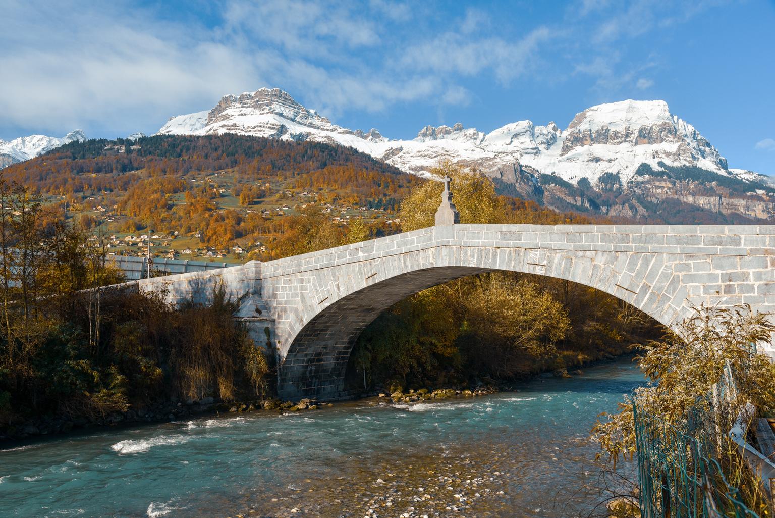 Présentation du patrimoine culturel avec le pont de saint martin Sallanches